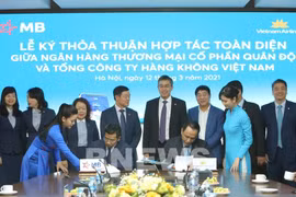 Vietnam Airlines, MB Bank foster cooperation