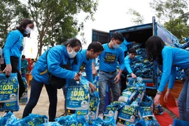 Retailers support 50,000 poor households ahead of Tet 