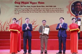 Outstanding Vietnamese farmers honoured