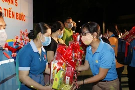 HCM City: Disadvantaged workers given Tet gift packages 