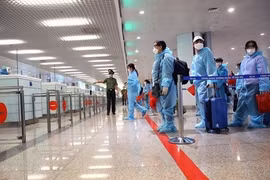 Deputy PM requests action to meet foreigners, OVs’ demand for coming to Vietnam