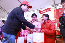 Vietjet’s programme gives minorities in Lao Cai warmer Tet