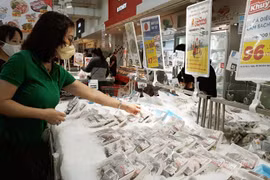 Online shopping rises 50 percent in Hanoi during social distancing 
