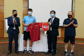 Ambassador encourages national men’s football squad ahead of World Cup qualifiers