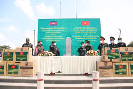 Border guard force presents medical supplies to Cambodia