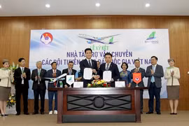 Bamboo Airways sponsors national football, futsal teams