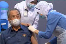 Malaysia begins national COVID-19 immunisation 