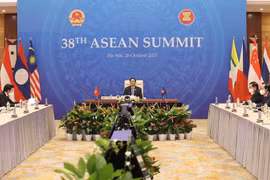 PM attends five conferences on first day of 38th, 39th ASEAN Summits and Related Summits