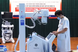 Japan presents medical equipment to Hue Central Hospital