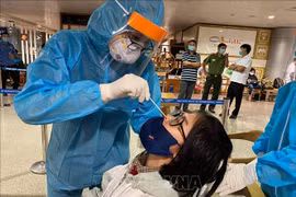 Random COVID-19 testing to be conducted on arrivals at Tan Son Nhat airport