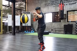 Vietnamese boxer gears up for world title shot