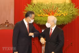 Party General Secretary Nguyen Phu Trong (R) greets Wang Yi, State Councilor and Foreign Minister of China (Photo; VNA)
