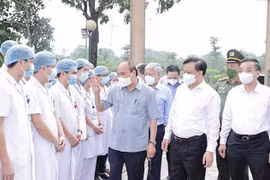 State leader encourages frontline forces, residents of Hanoi in COVID-19 fight
