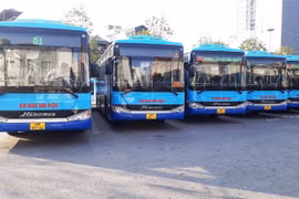 Hanoi to add more bus routes in suburbs