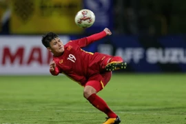 Vietnam trounce Malaysia 3-0 to top Group B at AFF Suzuki Cup