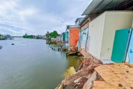 Can Tho to build embankment on Tra Noc River to prevent erosion