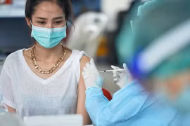 Thailand fears COVID-19 risk from East, Laos boosts screening of arrivals