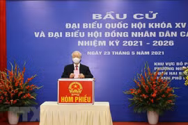 Party leader casts ballots in Hanoi’s Hai Ba Trung district