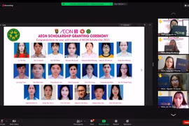Vietnamese students receive AEON Scholarships