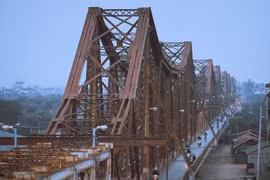Transport Ministry to prioritise funding for maintenance of Long Bien Bridge