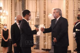 Vietnamese Ambassador presents credential letter to Argentine President
