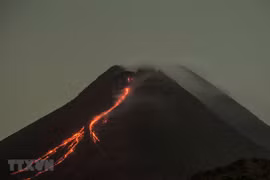 Indonesia's Mt. Merapi erupts twice