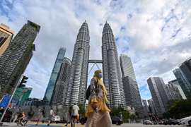 Malaysia re-imposes nationwide lockdown to curb COVID-19’s surge