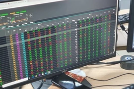 Stock market liquidity exceeds 2.2 billion USD for first time