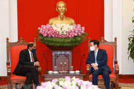 Vietnam attaches importance to cooperation with Singapore
