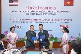 Memorandum signed to boost UXO risk education in Vietnam
