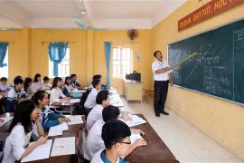Hanoi's high-school students to be back to school from December 6