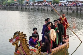 Little brothers, sisters perform love duet singing at Lim festival