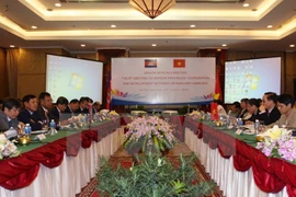 Senior officials discuss ways to reinforce Vietnam-Cambodia ties