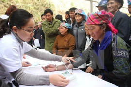 Yen Bai examines work on building new-style rural areas