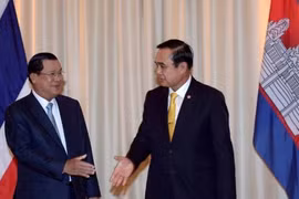 Thai, Cambodian PMs talk to promote multifaceted links 