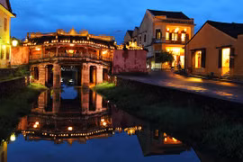 New Year atmosphere overwhelms Hoi An ancient town 