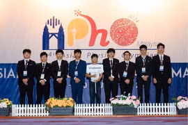 All eight Vietnamese students win medals at Asian Physics Olympiad. (Photo: VNA)