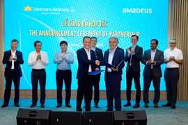 At the partnership launch ceremony (Photo: baodautu.vn)