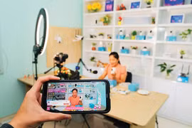 Many Vietnamese sellers have been discovering the advantages of livestream-based e-commerce. (Photo: VIR)