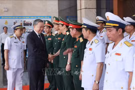President To Lam and leaders of Vietnam People's Navy (Photo: VNA)