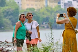 Tourists visit Hoan Kiem Lake in Hanoi (Photo: VNA)