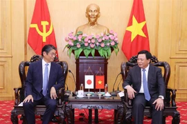 President of the Ho Chi Minh National Academy of Politics Nguyen Xuan Thang (R) and Japanese Ambassador to Vietnam Ito Naoki (Photo: VNA)
