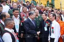 President To Lam and outstanding ethnic representatives (Photo: VNA)