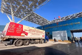 Shipment of bird’s nests exported to China through Bac Luan II bridge border gate. (Photo: VNA)