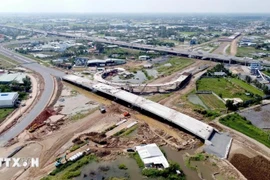 Construction for the 76-km Ring Road No. 3 project, running through Ho Chi Minh City and the provinces of Dong Nai, Binh Duong and Long An, is underway. (Photo: VNA)