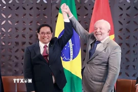 Prime Minister Pham Minh Chinh (L) meets with Brazilian President Luiz Inácio Lula da Silva on May 21, 2023 (Photo: VNA)