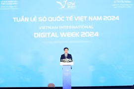 Minister of Information and Communications Nguyen Manh Hung speaks at the event. (Photo: VNA)