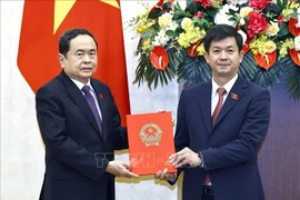 National Assembly (NA) Chairman Tran Thanh Man (L) and General Secretary of the 15th NA Le Quang Tung at the ceremony. (Photo: VNA)