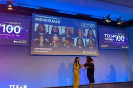 Dr Nguyen Thuy Ba Linh (yellow long dress) from University College London (UCL) becomes the first Vietnamese scientist to win the UK's TechWomen 100 Awards. (Photo: VNA)