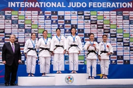 Nguyen Quynh Huong and Do Tran Cam Tu (right) are with their bronze medals at the Las Vegas World Judo Championships Kata 2024. (Photo: ijf.org)